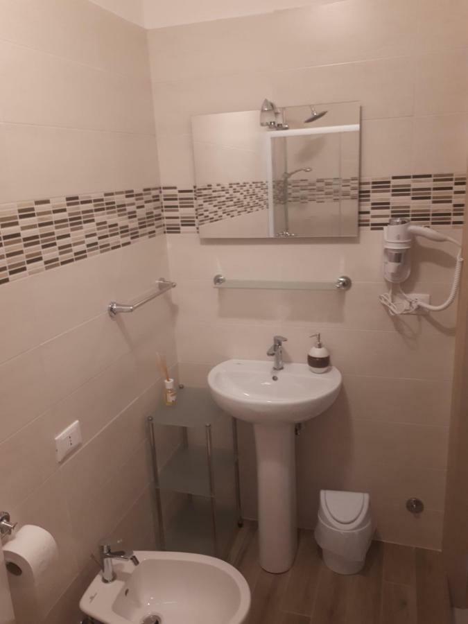 Le Camere Di Sabrina Con Bagno In Camera Sarzana Εξωτερικό φωτογραφία